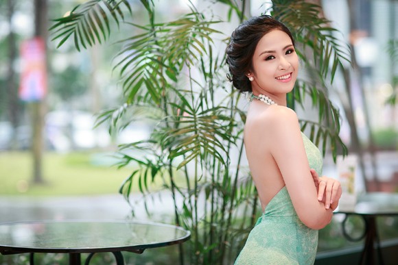 Hoa hậu Ngọc Hân "kín trước hở sau" cực gợi cảm ảnh 4 Hoa hậu Ngọc Hân "kín trước hở sau" cực gợi cảm ảnh 4