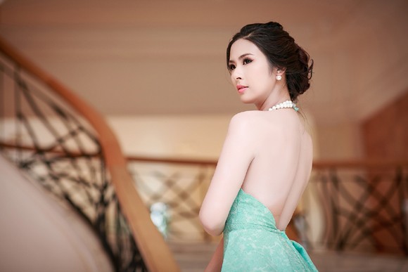 Hoa hậu Ngọc Hân "kín trước hở sau" cực gợi cảm ảnh 5 Hoa hậu Ngọc Hân "kín trước hở sau" cực gợi cảm ảnh 5