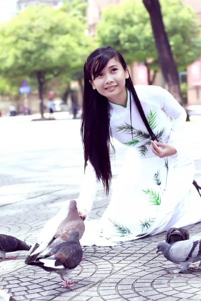 Người mẫu Xuân Thuỳ dịu dàng áo dài xuống phố ảnh 5 Người mẫu Xuân Thuỳ dịu dàng áo dài xuống phố ảnh 5