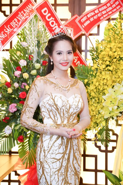 Nữ hoàng Du lịch Việt Nam Dương Kim Ánh lộng lẫy trong tiệc mừng sau đăng quang ảnh 7 Nữ hoàng Du lịch Việt Nam Dương Kim Ánh lộng lẫy trong tiệc mừng sau đăng quang ảnh 7