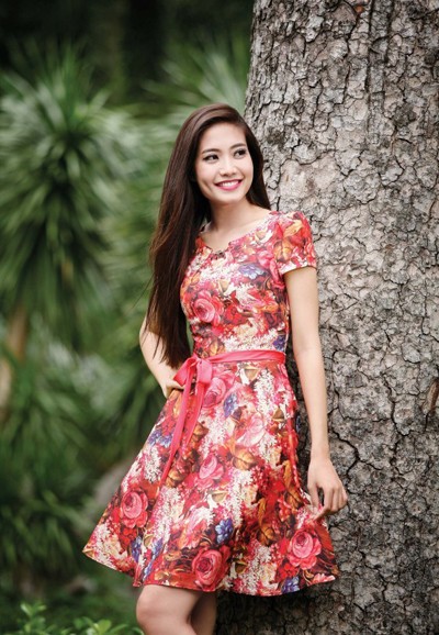 Ninh Hoàng Ngân rực rỡ như “tắc kè hoa” ảnh 2 Ninh Hoàng Ngân rực rỡ như “tắc kè hoa” ảnh 2