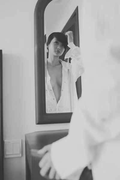Người mẫu Xuân Thuỳ "thả rông" vòng 1 trong ngôi nhà vắng lạnh ảnh 4 Người mẫu Xuân Thuỳ "thả rông" vòng 1 trong ngôi nhà vắng lạnh ảnh 4