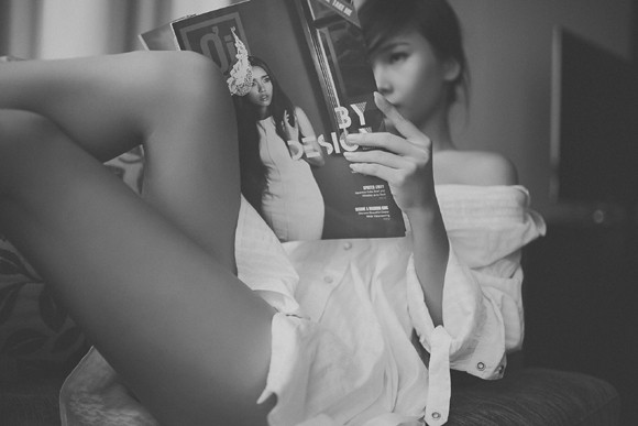 Người mẫu Xuân Thuỳ "thả rông" vòng 1 trong ngôi nhà vắng lạnh ảnh 6 Người mẫu Xuân Thuỳ "thả rông" vòng 1 trong ngôi nhà vắng lạnh ảnh 6