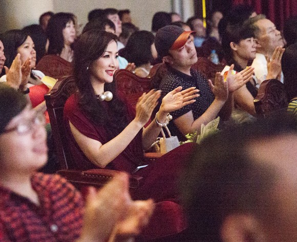 Hoa hậu Giáng My đi xem hoà nhạc ủng hộ nhạc trưởng Lê Phi Phi ảnh 2 Hoa hậu Giáng My đi xem hoà nhạc ủng hộ nhạc trưởng Lê Phi Phi ảnh 2