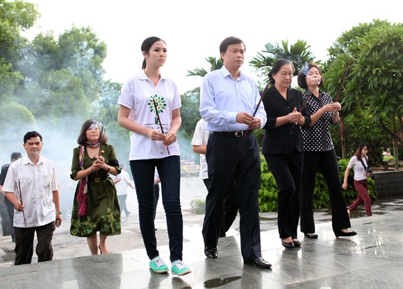 Hoa hậu Ngọc Hân tri ân các anh hùng liệt sỹ tại Điện Biên Phủ ảnh 1 Hoa hậu Ngọc Hân tri ân các anh hùng liệt sỹ tại Điện Biên Phủ ảnh 1