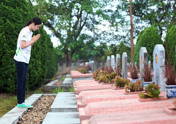 Hoa hậu Ngọc Hân tri ân các anh hùng liệt sỹ tại Điện Biên Phủ ảnh 4 Hoa hậu Ngọc Hân tri ân các anh hùng liệt sỹ tại Điện Biên Phủ ảnh 4