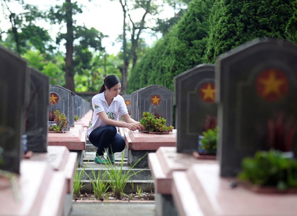Hoa hậu Ngọc Hân tri ân các anh hùng liệt sỹ tại Điện Biên Phủ ảnh 5 Hoa hậu Ngọc Hân tri ân các anh hùng liệt sỹ tại Điện Biên Phủ ảnh 5