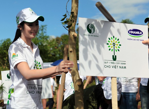 Hoa hậu Ngọc Hân tri ân các anh hùng liệt sỹ tại Điện Biên Phủ ảnh 7 Hoa hậu Ngọc Hân tri ân các anh hùng liệt sỹ tại Điện Biên Phủ ảnh 7