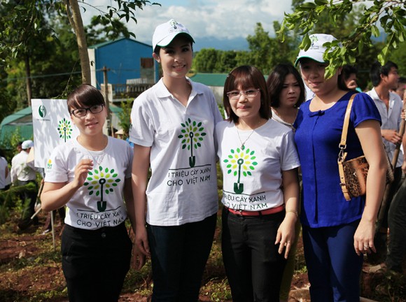 Hoa hậu Ngọc Hân tri ân các anh hùng liệt sỹ tại Điện Biên Phủ ảnh 10 Hoa hậu Ngọc Hân tri ân các anh hùng liệt sỹ tại Điện Biên Phủ ảnh 10