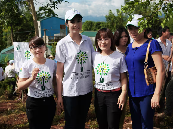 Hoa hậu Ngọc Hân tri ân các anh hùng liệt sỹ tại Điện Biên Phủ ảnh 10 Hoa hậu Ngọc Hân tri ân các anh hùng liệt sỹ tại Điện Biên Phủ ảnh 10