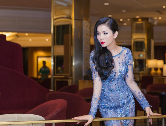 Lệ Quyên nửa kín nửa hở trong bộ đầm xuyên thấu ảnh 8 Lệ Quyên nửa kín nửa hở trong bộ đầm xuyên thấu ảnh 8