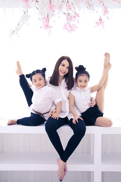 Yến Trang nhí nhảnh cùng các học trò ảnh 2 Yến Trang nhí nhảnh cùng các học trò ảnh 2