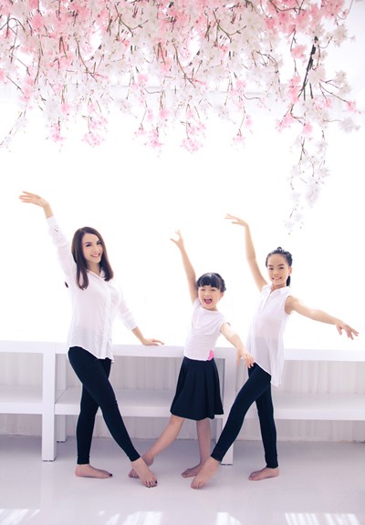 Yến Trang nhí nhảnh cùng các học trò ảnh 3 Yến Trang nhí nhảnh cùng các học trò ảnh 3