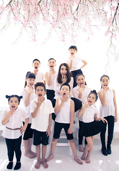 Yến Trang nhí nhảnh cùng các học trò ảnh 9 Yến Trang nhí nhảnh cùng các học trò ảnh 9