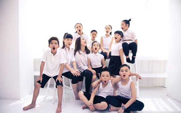 Yến Trang nhí nhảnh cùng các học trò ảnh 10 Yến Trang nhí nhảnh cùng các học trò ảnh 10