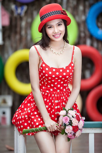 Nữ hoàng Du lịch Dương Kim Ánh khoe chân dài gợi cảm ảnh 2 Nữ hoàng Du lịch Dương Kim Ánh khoe chân dài gợi cảm ảnh 2