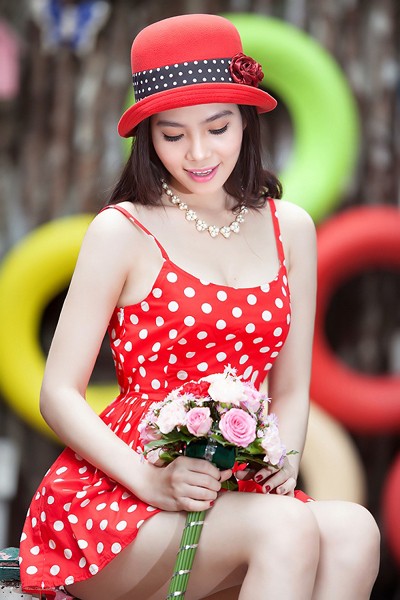 Nữ hoàng Du lịch Dương Kim Ánh khoe chân dài gợi cảm ảnh 3 Nữ hoàng Du lịch Dương Kim Ánh khoe chân dài gợi cảm ảnh 3