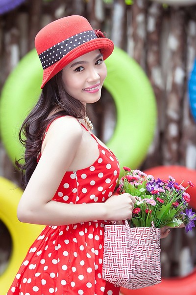 Nữ hoàng Du lịch Dương Kim Ánh khoe chân dài gợi cảm ảnh 6 Nữ hoàng Du lịch Dương Kim Ánh khoe chân dài gợi cảm ảnh 6