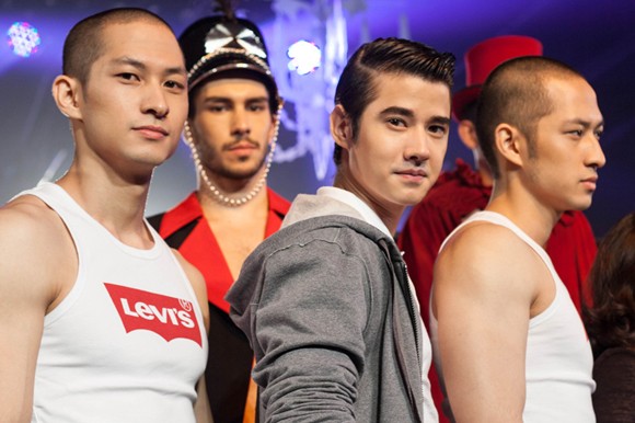 Stylist Trịnh Tú Trung hội ngộ Mario Maurer và 3 anh em họ Lưu tại Bangkok ảnh 8 Stylist Trịnh Tú Trung hội ngộ Mario Maurer và 3 anh em họ Lưu tại Bangkok ảnh 8