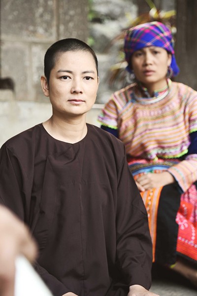 Ngỡ ngàng hình ảnh cựu người mẫu Thuý Vinh cạo trọc đầu ảnh 2 Ngỡ ngàng hình ảnh cựu người mẫu Thuý Vinh cạo trọc đầu ảnh 2