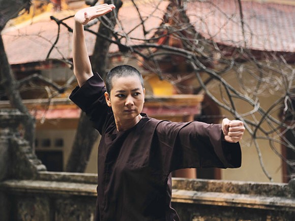 Ngỡ ngàng hình ảnh cựu người mẫu Thuý Vinh cạo trọc đầu ảnh 4 Ngỡ ngàng hình ảnh cựu người mẫu Thuý Vinh cạo trọc đầu ảnh 4