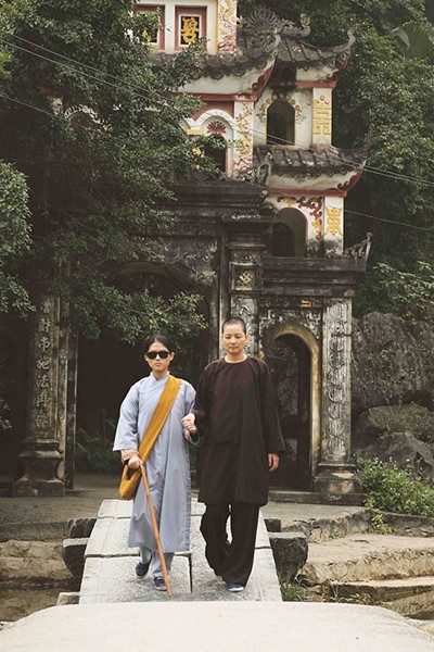 Ngỡ ngàng hình ảnh cựu người mẫu Thuý Vinh cạo trọc đầu ảnh 8 Ngỡ ngàng hình ảnh cựu người mẫu Thuý Vinh cạo trọc đầu ảnh 8