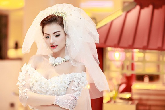Hồng Quế khoe vai trần lấp ló vòng 1 gợi cảm ảnh 5 Hồng Quế khoe vai trần lấp ló vòng 1 gợi cảm ảnh 5