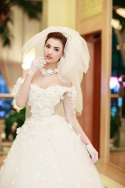 Hồng Quế khoe vai trần lấp ló vòng 1 gợi cảm ảnh 6 Hồng Quế khoe vai trần lấp ló vòng 1 gợi cảm ảnh 6