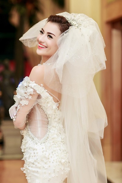 Hồng Quế khoe vai trần lấp ló vòng 1 gợi cảm ảnh 8 Hồng Quế khoe vai trần lấp ló vòng 1 gợi cảm ảnh 8
