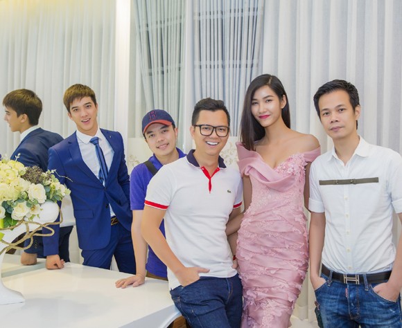 Hoàng Thuỳ, Minh Tú gợi cảm trong bộ sưu tập “Thánh Đường” ảnh 10 Hoàng Thuỳ, Minh Tú gợi cảm trong bộ sưu tập “Thánh Đường” ảnh 10