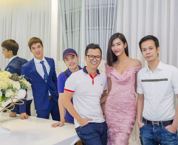 Hoàng Thuỳ, Minh Tú gợi cảm trong bộ sưu tập “Thánh Đường” ảnh 10 Hoàng Thuỳ, Minh Tú gợi cảm trong bộ sưu tập “Thánh Đường” ảnh 10