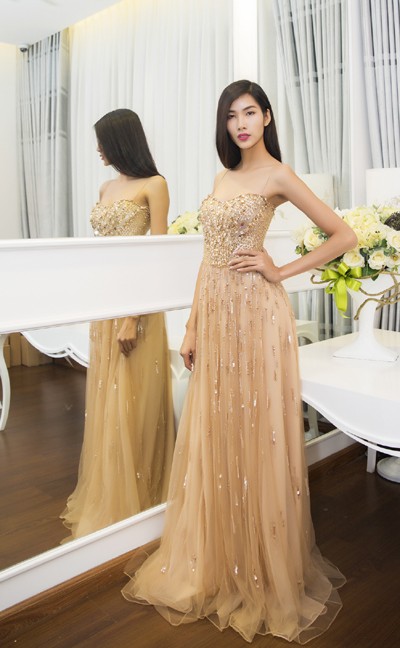 Hoàng Thuỳ, Minh Tú gợi cảm trong bộ sưu tập “Thánh Đường” ảnh 3 Hoàng Thuỳ, Minh Tú gợi cảm trong bộ sưu tập “Thánh Đường” ảnh 3