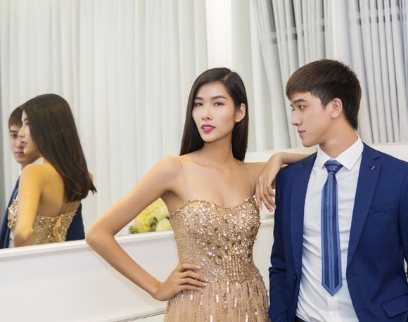 Hoàng Thuỳ, Minh Tú gợi cảm trong bộ sưu tập “Thánh Đường” ảnh 5 Hoàng Thuỳ, Minh Tú gợi cảm trong bộ sưu tập “Thánh Đường” ảnh 5
