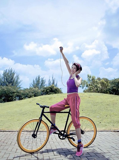 Trang Khàn đạp xe khoe dáng chuẩn ảnh 2 Trang Khàn đạp xe khoe dáng chuẩn ảnh 2