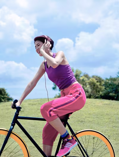 Trang Khàn đạp xe khoe dáng chuẩn ảnh 3 Trang Khàn đạp xe khoe dáng chuẩn ảnh 3