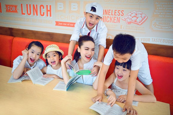 Yến Trang cho học trò cưng “xả trại” trước đêm chung kết đầu tiên ảnh 10 Yến Trang cho học trò cưng “xả trại” trước đêm chung kết đầu tiên ảnh 10