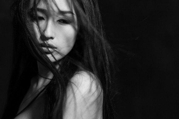 Mai Phương Thuý "vai trần mắt buồn" sau tuyên bố giã từ showbiz ảnh 7 Mai Phương Thuý "vai trần mắt buồn" sau tuyên bố giã từ showbiz ảnh 7