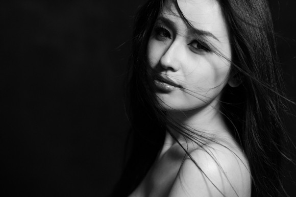 Mai Phương Thuý "vai trần mắt buồn" sau tuyên bố giã từ showbiz ảnh 8 Mai Phương Thuý "vai trần mắt buồn" sau tuyên bố giã từ showbiz ảnh 8