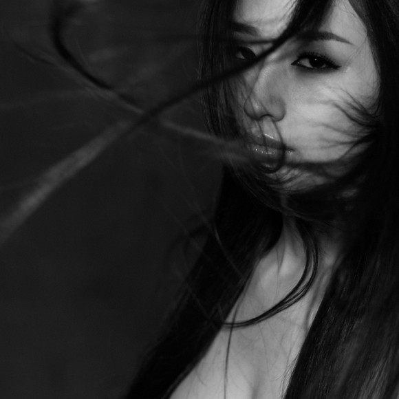 Mai Phương Thuý "vai trần mắt buồn" sau tuyên bố giã từ showbiz ảnh 9 Mai Phương Thuý "vai trần mắt buồn" sau tuyên bố giã từ showbiz ảnh 9