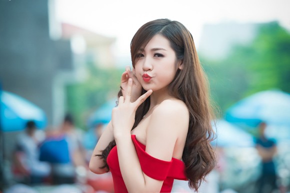 Á hậu Tú Anh trễ nải vai trần khoe vòng 1 lấp ló ảnh 8 Á hậu Tú Anh trễ nải vai trần khoe vòng 1 lấp ló ảnh 8
