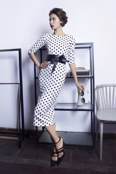 Giải bạc siêu mẫu Minh Tú kiêu kỳ với váy chấm bi ảnh 2 Giải bạc siêu mẫu Minh Tú kiêu kỳ với váy chấm bi ảnh 2