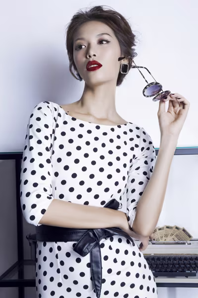 Giải bạc siêu mẫu Minh Tú kiêu kỳ với váy chấm bi ảnh 3 Giải bạc siêu mẫu Minh Tú kiêu kỳ với váy chấm bi ảnh 3