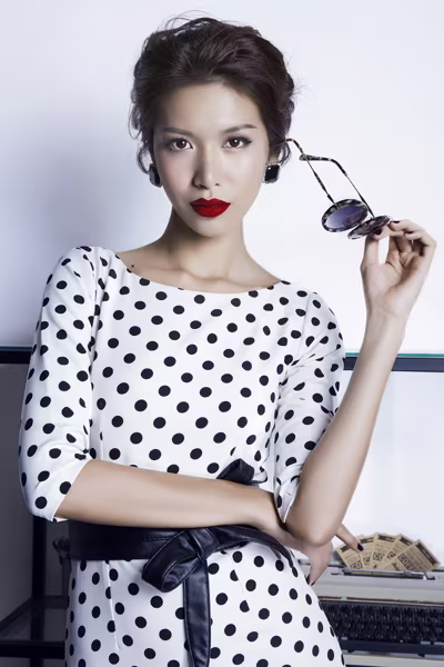 Giải bạc siêu mẫu Minh Tú kiêu kỳ với váy chấm bi ảnh 4 Giải bạc siêu mẫu Minh Tú kiêu kỳ với váy chấm bi ảnh 4