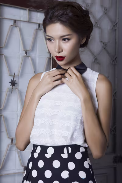 Giải bạc siêu mẫu Minh Tú kiêu kỳ với váy chấm bi ảnh 8 Giải bạc siêu mẫu Minh Tú kiêu kỳ với váy chấm bi ảnh 8