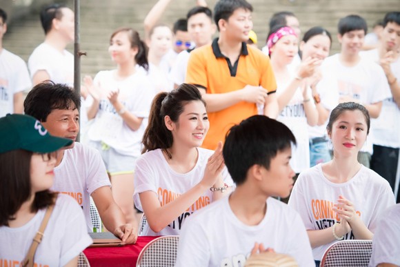 Á hậu Tú Anh thi chạy kết nối tuổi trẻ Việt ảnh 2 Á hậu Tú Anh thi chạy kết nối tuổi trẻ Việt ảnh 2