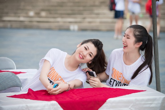 Á hậu Tú Anh thi chạy kết nối tuổi trẻ Việt ảnh 3 Á hậu Tú Anh thi chạy kết nối tuổi trẻ Việt ảnh 3