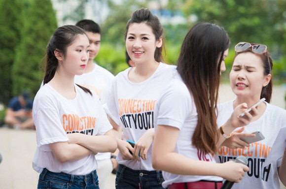 Á hậu Tú Anh thi chạy kết nối tuổi trẻ Việt ảnh 4 Á hậu Tú Anh thi chạy kết nối tuổi trẻ Việt ảnh 4