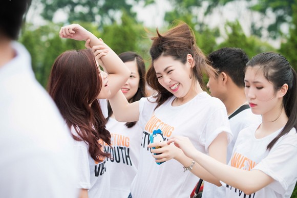Á hậu Tú Anh thi chạy kết nối tuổi trẻ Việt ảnh 5 Á hậu Tú Anh thi chạy kết nối tuổi trẻ Việt ảnh 5