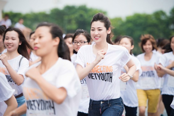 Á hậu Tú Anh thi chạy kết nối tuổi trẻ Việt ảnh 7 Á hậu Tú Anh thi chạy kết nối tuổi trẻ Việt ảnh 7