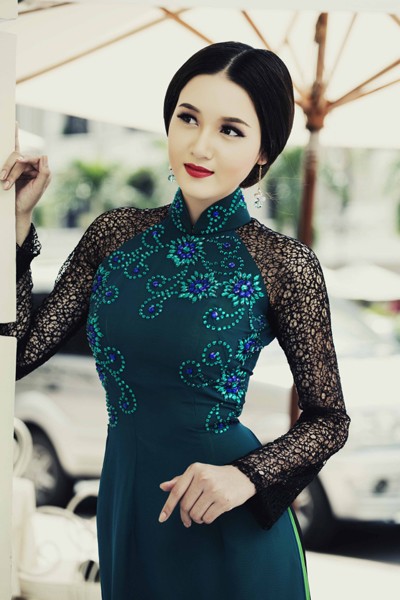 Hoa khôi Phương Thảo đẹp quyến rũ giữa mùa thu Sài thành ảnh 3 Hoa khôi Phương Thảo đẹp quyến rũ giữa mùa thu Sài thành ảnh 3